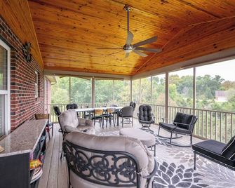 Lazy Days Waterfront for 12! - Williamstown - Living room