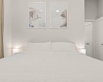 Artistic King Bed Apt w/Free Parking Built in 2023 - Conshohocken - Bedroom