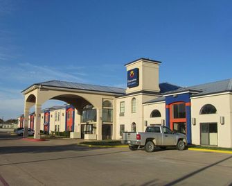 Executive Inn and suites, independent hotel - Wichita Falls - Building