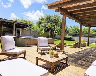 Spacieuse maison avec piscine, 9km de l'océan. - Tosse - Patio