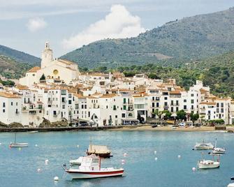 Stunning & Stylish Apartment In Cadaqués - Cadaques