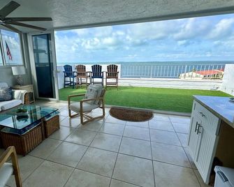 Spectacular Penthouse w/Panoramic Open Water Views-New rental - Tavernier - Huiskamer