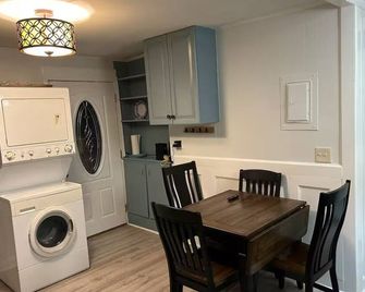 Mom's house - Wilson - Dining room