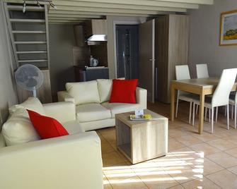 Condo Gardens Leuven - לויבן - סלון