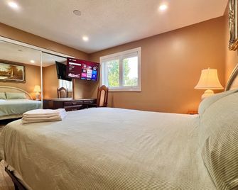 Cozy Home Near Transit & Hillcrest Mall with Free Parking - Richmond Hill - Bedroom