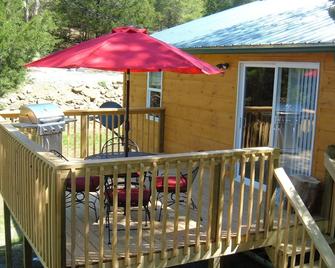 Cedar Crest Cabin Near Douglas Lake. 30 Miles Away From Gatlin Burg. - Newport - Balcony