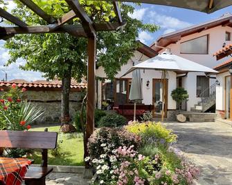 Iliikova House - Kalofer - Patio