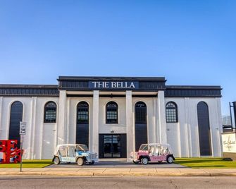 The Bella`s Abbey Road Suite, Sleeps 2, Private Balcony - Biloxi - Building