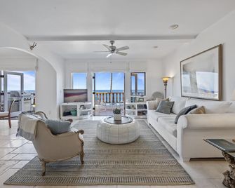 H882 - Hamilton Cove Villa 8-82 - Avalon - Pokój dzienny