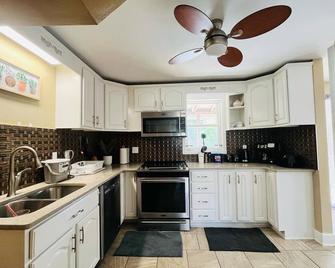 Welcome to our cozy/charming 2 Bedroom 1 Bath Apartment in Central Bridgewater - Bridgewater - Kuchyň