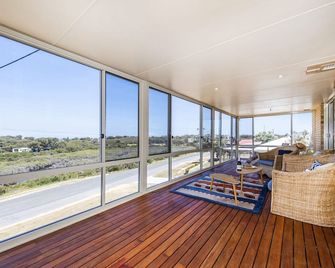 River View Retreat - Both Ocean and River Views - Guilderton - Balcony