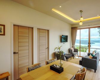 Hilltop Erawan Camp - Si Sawat - Ruang makan