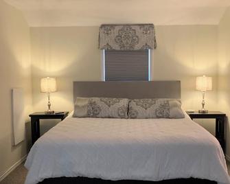 Beautiful Clinton, NY home, 1 mile to Hamilton College - Clinton - Bedroom