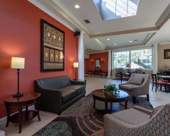 Travelodge by Wyndham Lakeland - Lakeland - Lounge