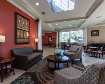 Travelodge by Wyndham Lakeland - Lakeland - Sala de estar