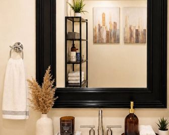 Chic & Spacious 2br Home Near Yonge St - Ньюмаркет