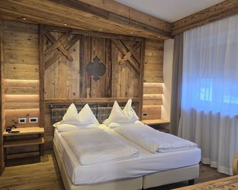 Hotel Azola - קאנאזיי - חדר שינה