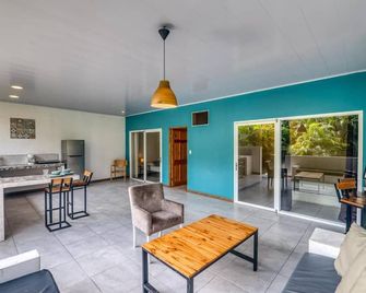 La Tica y la Gata - פוארטו וויחו דה טלמנאקה - סלון