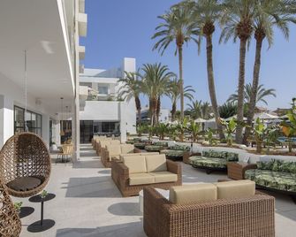 Hm Ayron Park - Adults Only - S'Arenal - פטיו