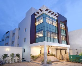 Hotel Deviram Palace - אגרה - בניין