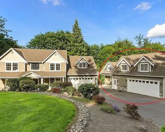 Cozy 2 Bedroom 1 Bath Apartment - Bothell - Building