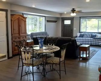 Sunset Bay Lodge - Brainerd - Dining room