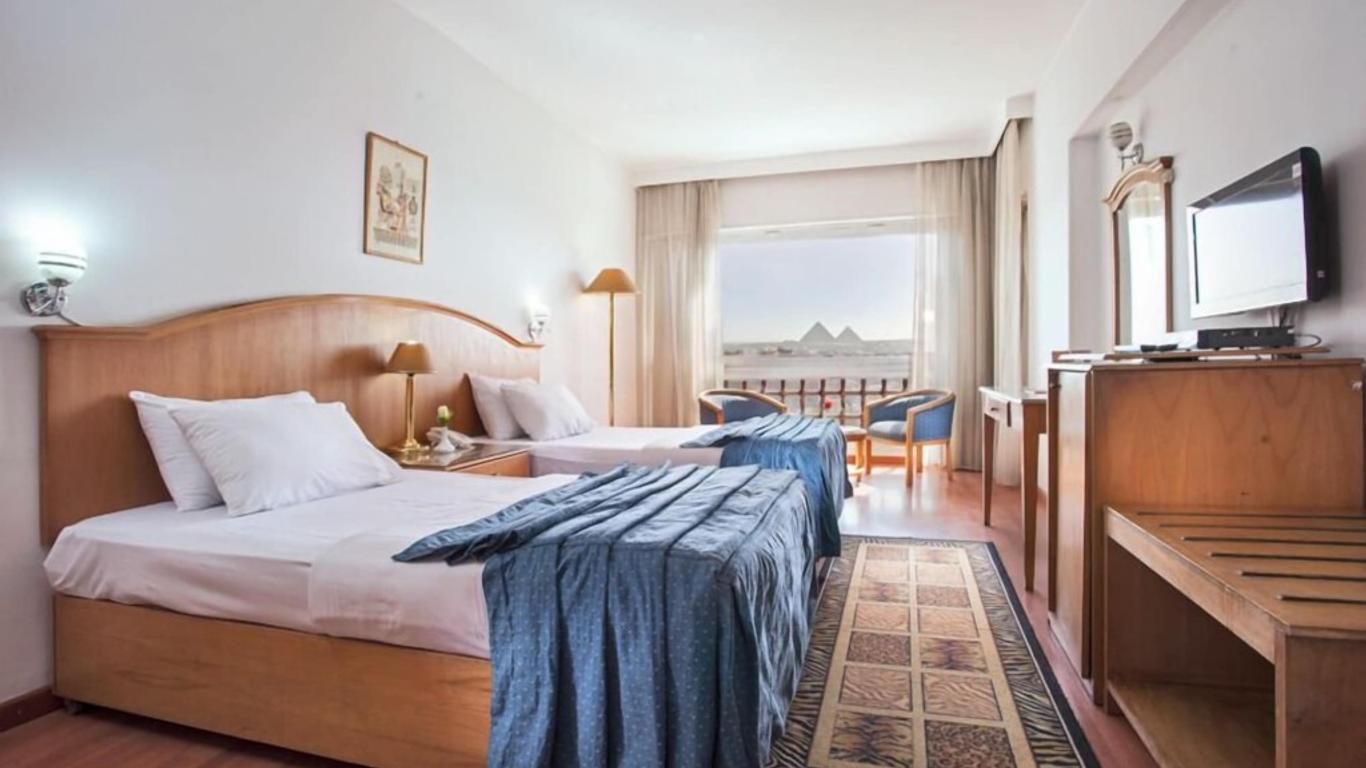 Pyramids Plaza Hotel