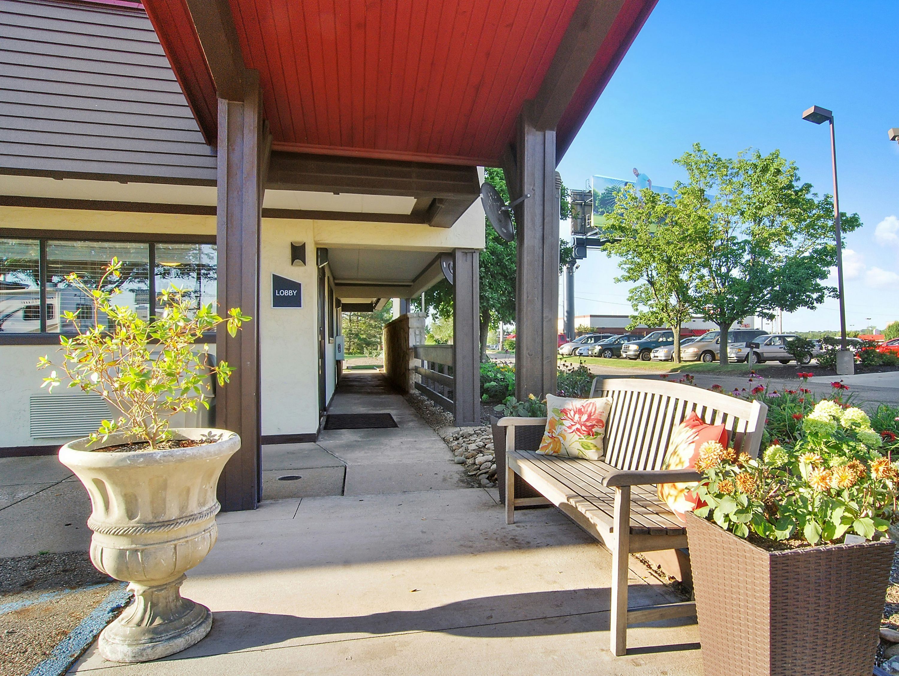 Red Roof Inn Canton thumbnail 3