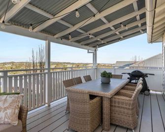 The Milton Haven - Pet Friendly & Heated Pool - Milton - Balcón