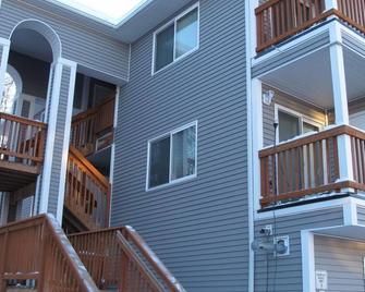 2BR/2BA Condo in the heart of Anchorage-Along Trail System - Anchorage - Edificio