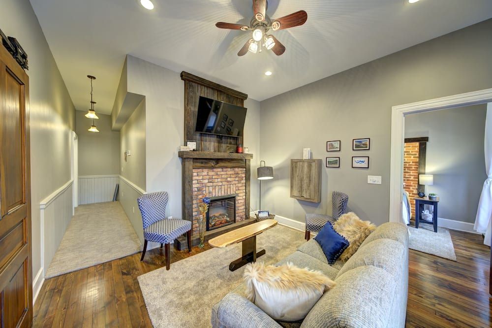 Historic Downtown Hawley Loft - Hawley - Obývací pokoj