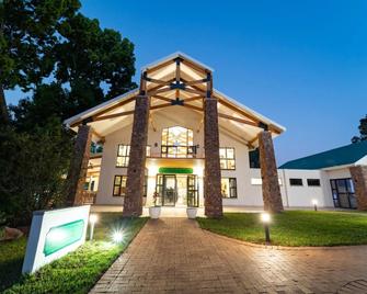 Gooderson Monks Cowl Golf Resort - Dragon Peaks - Building