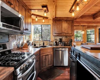 Secluded Chalet - Hidden Speakeasy in the Pines - Lake Arrowhead - Cuisine