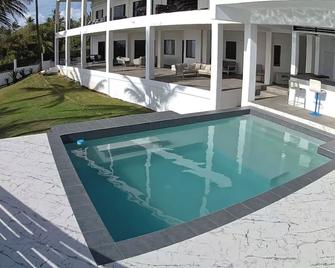 Charming 1 Bedroom With Ac, Wifi At Coconut Breeze Svg - Argyle - Pool