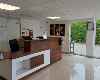 Crystal Hotel - Gressy - Recepce