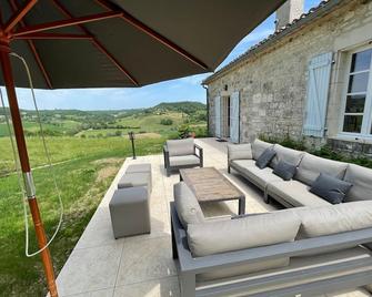 Beautiful manor located on a terrain of 33ha. - Sauveterre - Patio