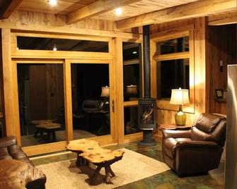 The Sounds of Nature! Wildlife and Mtn. views are all you will see and hear - Marion - Вітальня