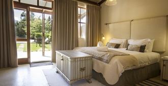 A Hilltop Country Retreat - Swellendam - Schlafzimmer