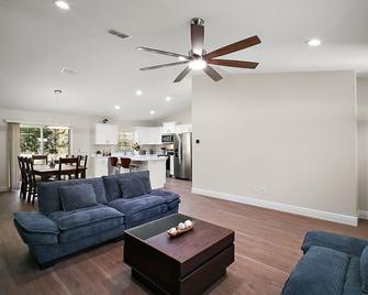 Brand New House Near Wec And Fast - Ocala - Living room