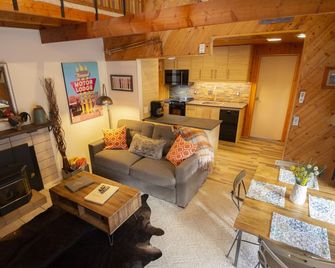 Welcome To Rocky Top Cabins A & B- Basecamp For Your Adventures! - Salida - Living room