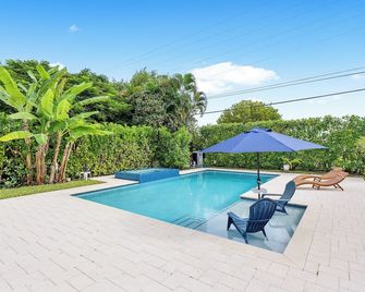 Charming 3-bedroom house in West Palm Beach with Pool and Hottub - ווסט פאלם ביץ' - בריכה