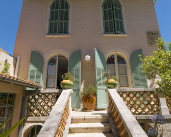 La Villa Roseraie , Hôtel Familial Ouvert Toute L'annee - Vence