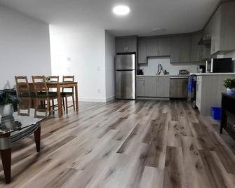 2 bedroom executive, private, cozy, clean suite - Delta - Cocina