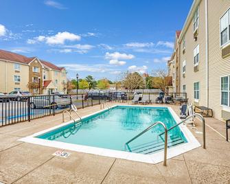 TownePlace Suites by Marriott Mobile - מובייל - בריכה