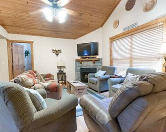 Save 20% Or Get A Free Night! - Lakeside Delight 2br Lakefront Cabin L69 - Reeds Spring - Sala de estar