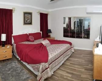 Modern King Studio Apt w/ Private Entrance - Marietta - Bedroom