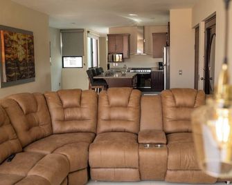 Apartment for 8 with terrace and BBQ in the city center - Arandas - Sala de estar