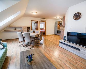 Apartment Rimljancek - Leskovec pri Krskem - Comedor