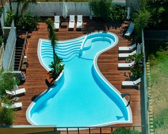 Hi Hotel Bari - בארי - בריכה