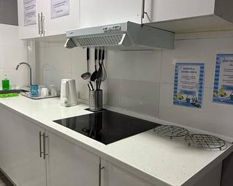 Rio Hostel - Madrid - Kitchen